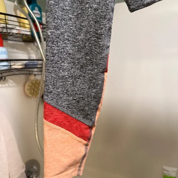 Matching Beyond Yoga yoga leggings and matching bra - Picture 4 of 7